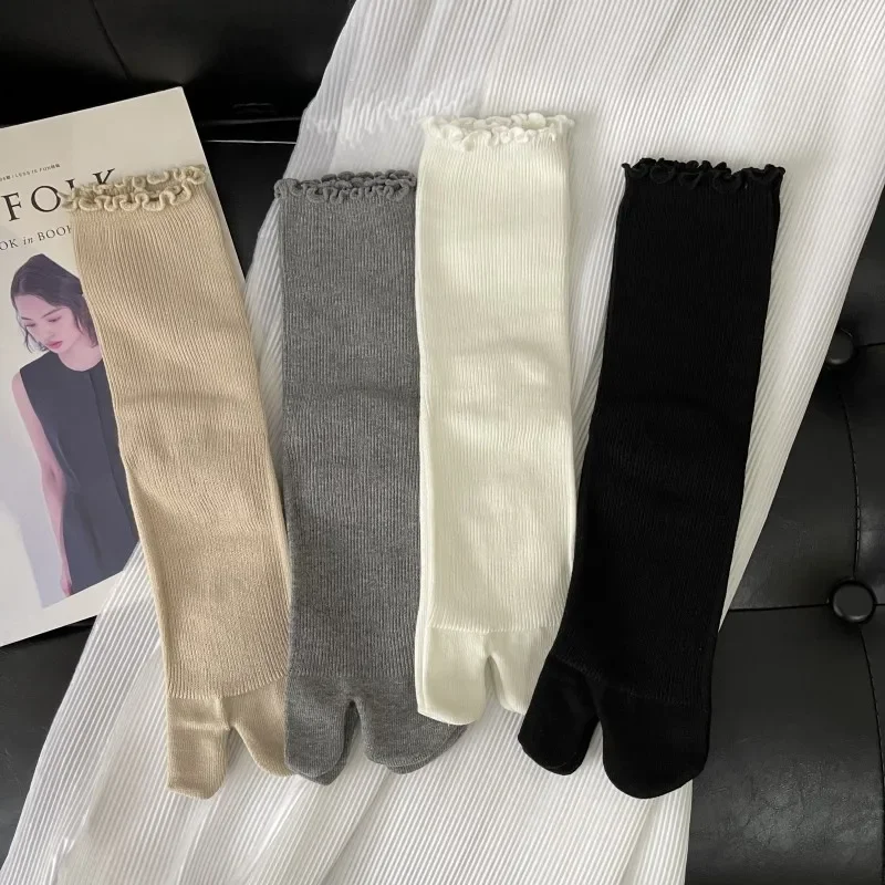 High Quality Combed Cotton Split Toe Woman Socks Solid Color Simple Comfortable Soft Two-Toed Japanese Harajuku Women's Tabi Sox