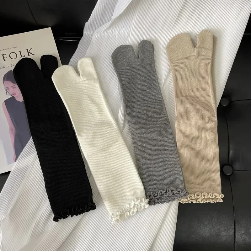 High Quality Combed Cotton Split Toe Woman Socks Solid Color Simple Comfortable Soft Two-Toed Japanese Harajuku Women's Tabi Sox