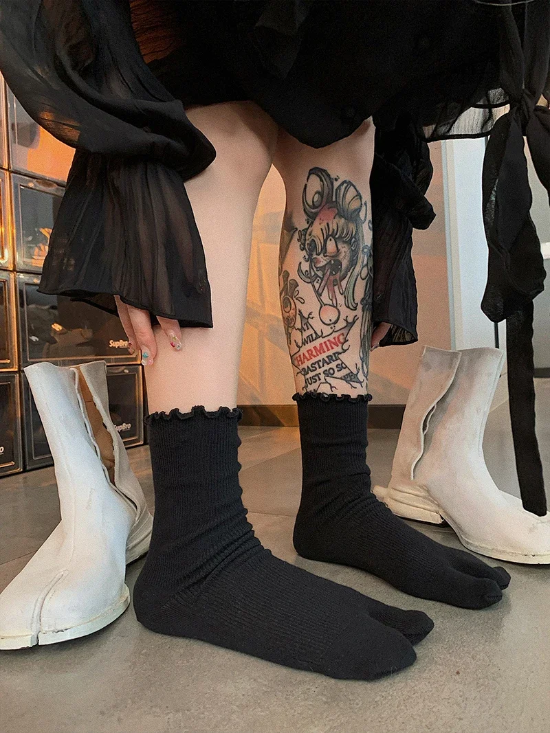 High Quality Combed Cotton Split Toe Woman Socks Solid Color Simple Comfortable Soft Two-Toed Japanese Harajuku Women's Tabi Sox