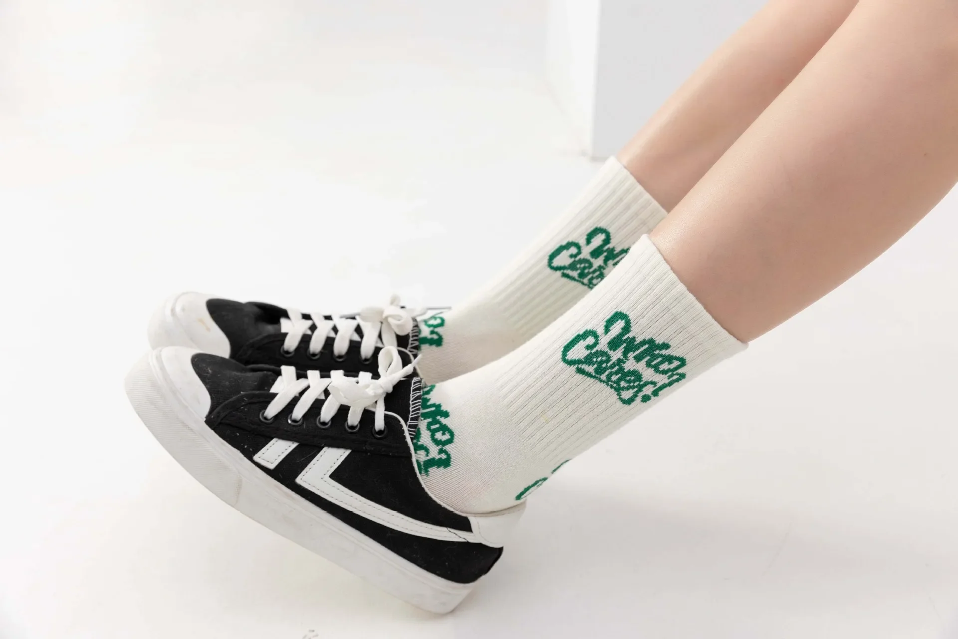 Cotton Japanese Mid-Tube Socks for Women Men New Green Socks Ins Trendy Autumn Winter Sports Socks Letter Striped Harajuku Sock