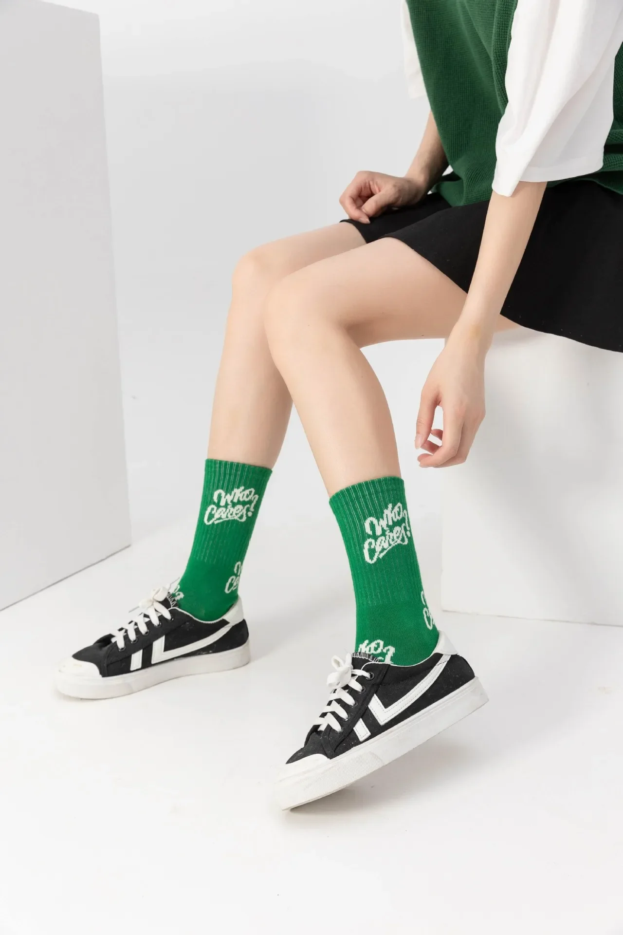 Cotton Japanese Mid-Tube Socks for Women Men New Green Socks Ins Trendy Autumn Winter Sports Socks Letter Striped Harajuku Sock