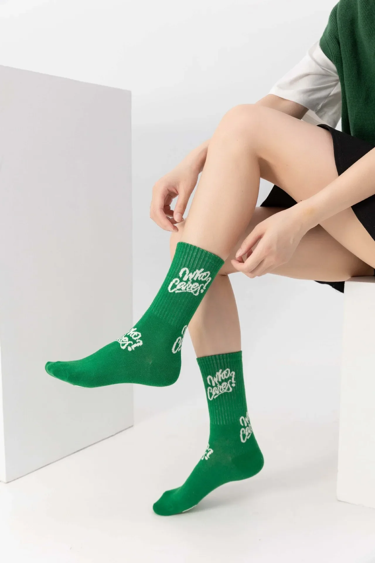 Cotton Japanese Mid-Tube Socks for Women Men New Green Socks Ins Trendy Autumn Winter Sports Socks Letter Striped Harajuku Sock