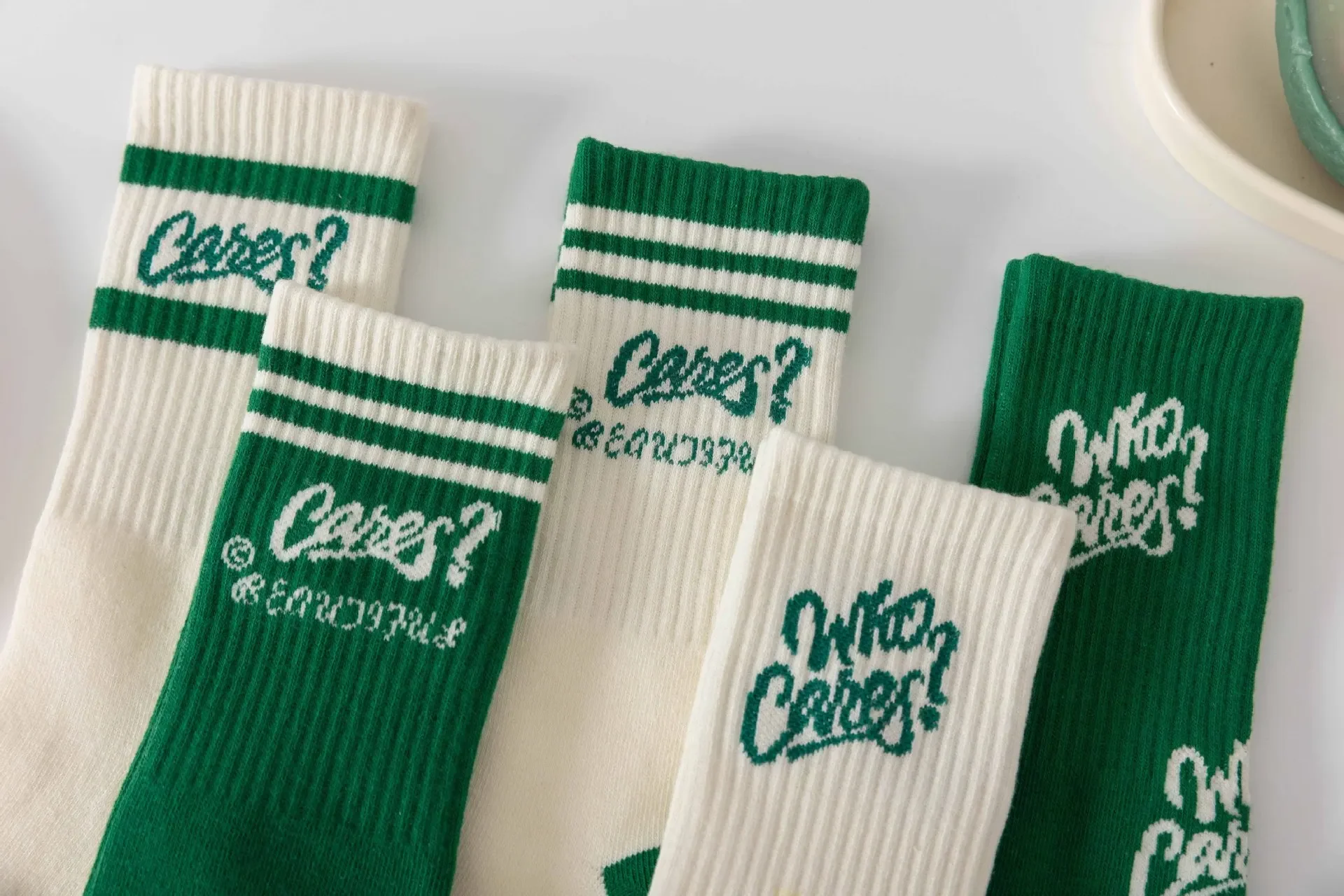 Cotton Japanese Mid-Tube Socks for Women Men New Green Socks Ins Trendy Autumn Winter Sports Socks Letter Striped Harajuku Sock