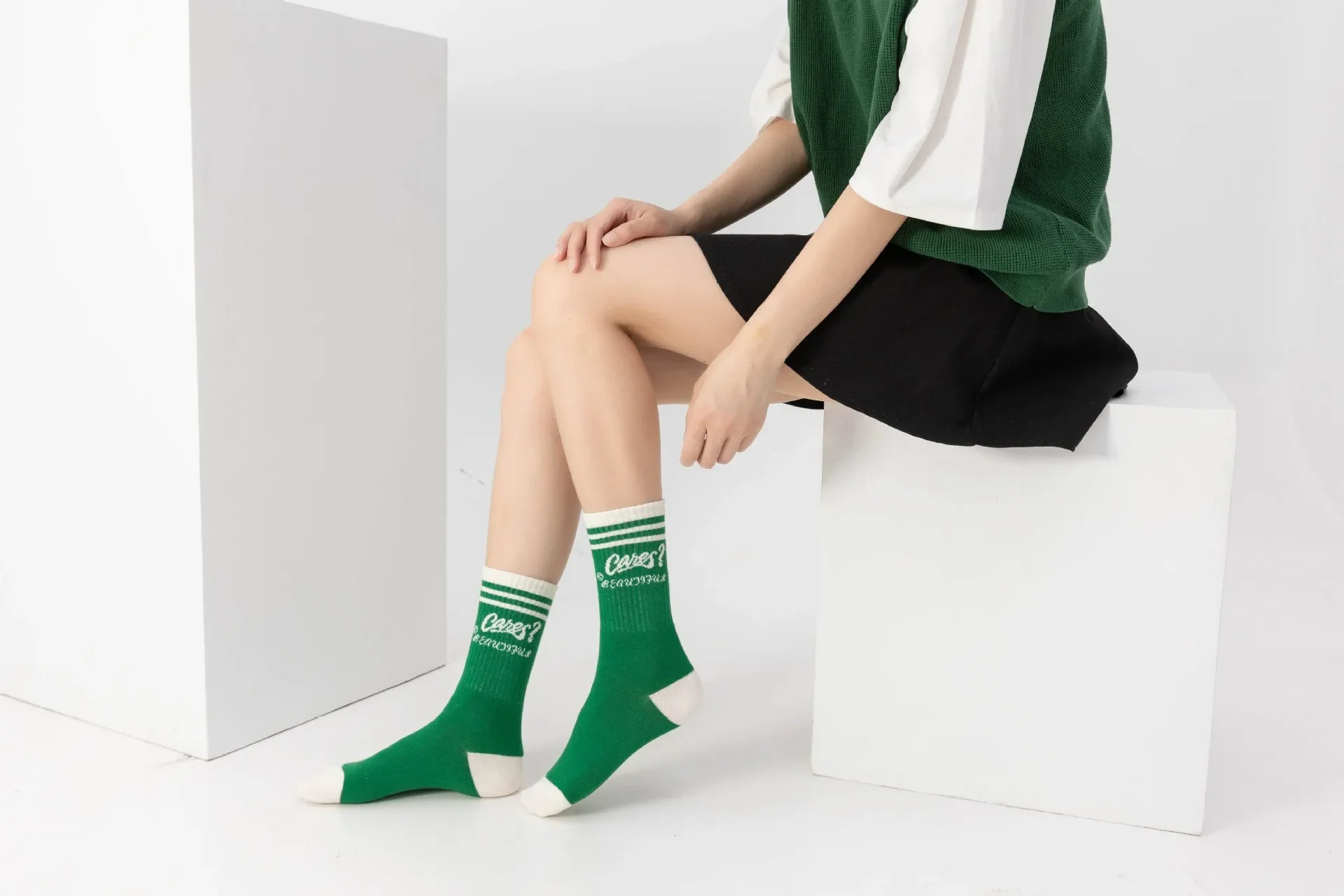 Cotton Japanese Mid-Tube Socks for Women Men New Green Socks Ins Trendy Autumn Winter Sports Socks Letter Striped Harajuku Sock