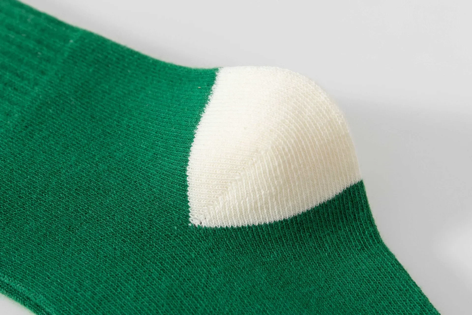 Cotton Japanese Mid-Tube Socks for Women Men New Green Socks Ins Trendy Autumn Winter Sports Socks Letter Striped Harajuku Sock