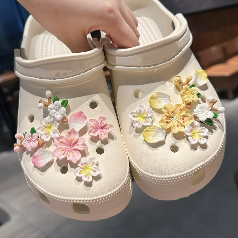 Whole Set Hot Sale DIY Shoes Charms for Branches and Flowers Hole Shoe Charms Designer Quality Garden Shoe Decoration Girl Gift