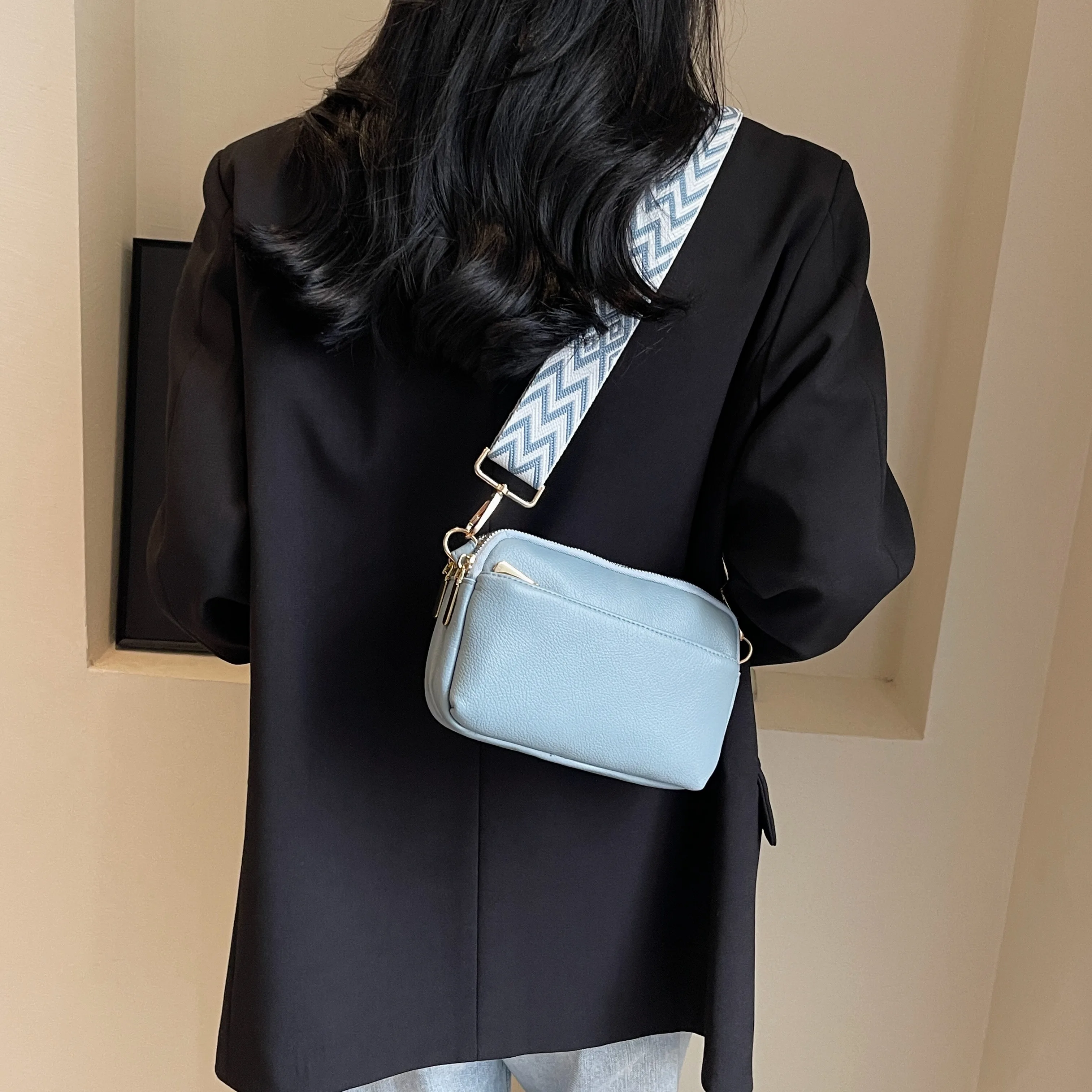 Chic Vegan Crossbody Bag - Minimalist & Fashion-Forward PU Shoulder Bag for Women - Compact, Spacious, Phone-Friendly
