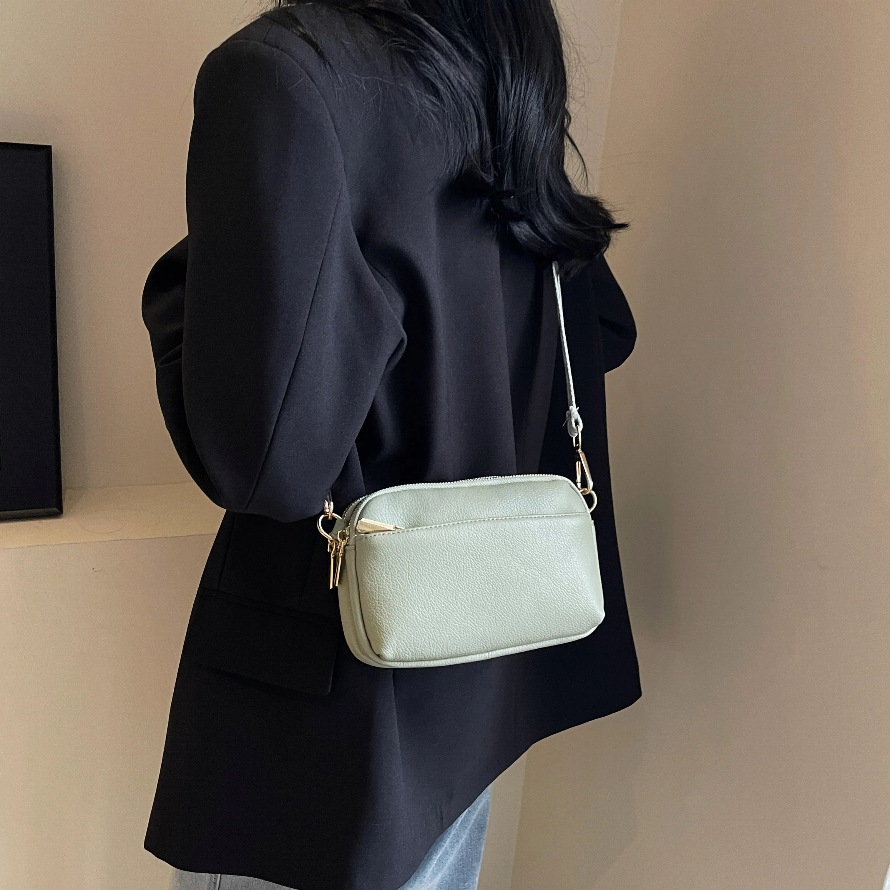 Chic Vegan Crossbody Bag - Minimalist & Fashion-Forward PU Shoulder Bag for Women - Compact, Spacious, Phone-Friendly