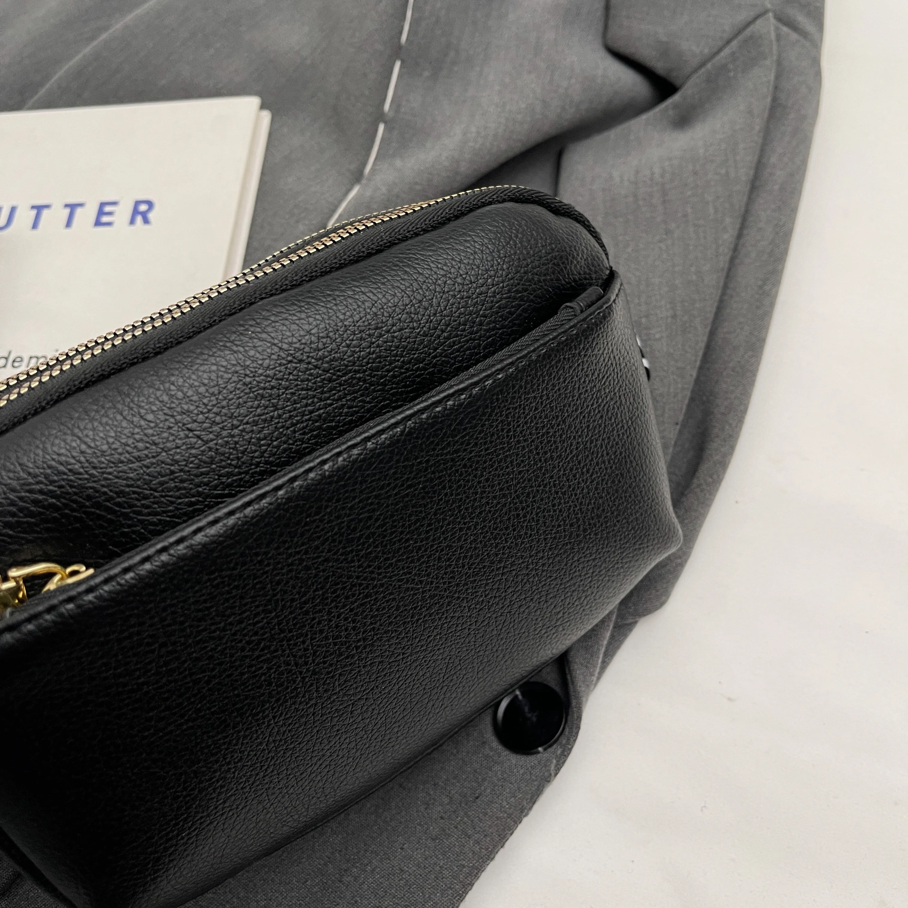 Chic Vegan Crossbody Bag - Minimalist & Fashion-Forward PU Shoulder Bag for Women - Compact, Spacious, Phone-Friendly