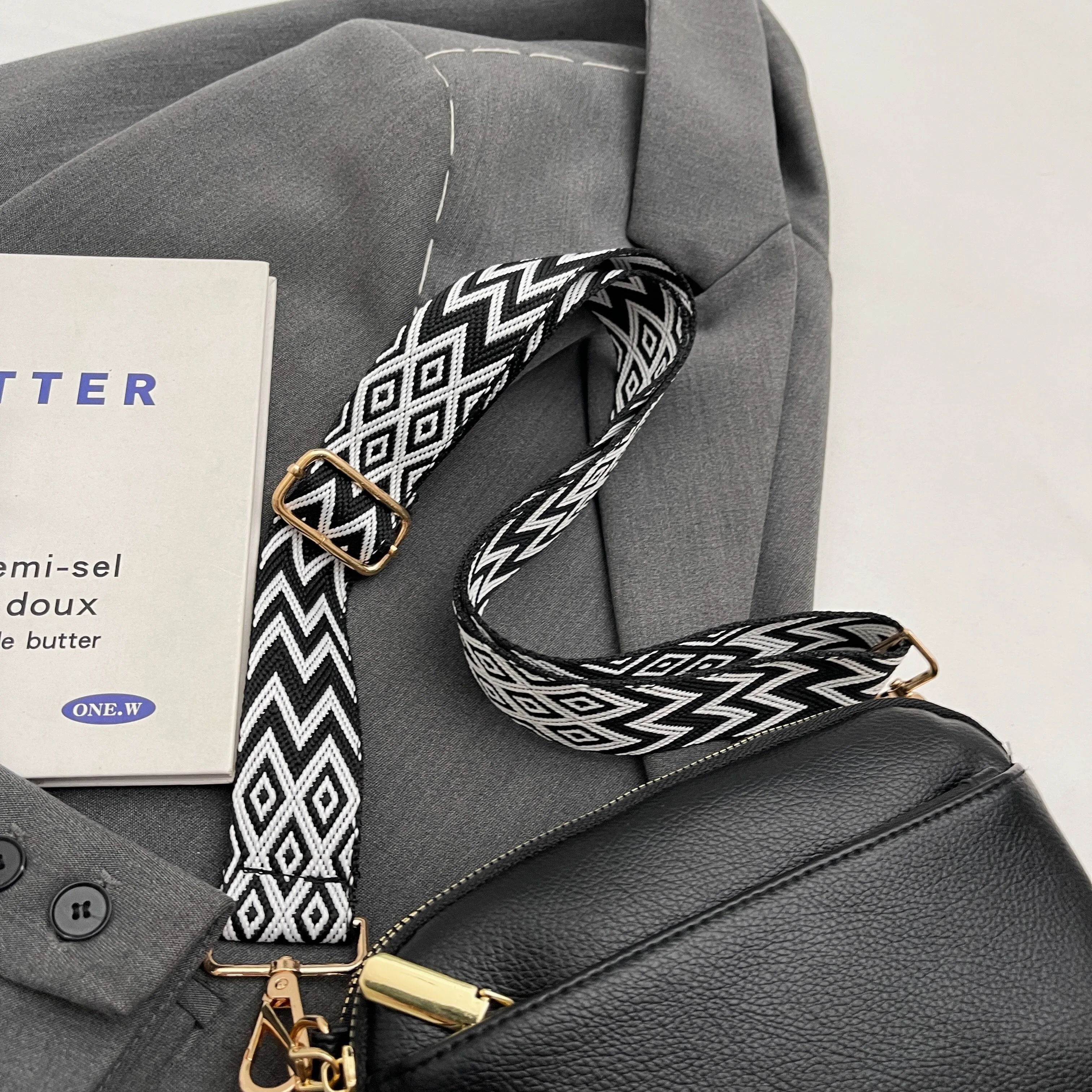 Chic Vegan Crossbody Bag - Minimalist & Fashion-Forward PU Shoulder Bag for Women - Compact, Spacious, Phone-Friendly