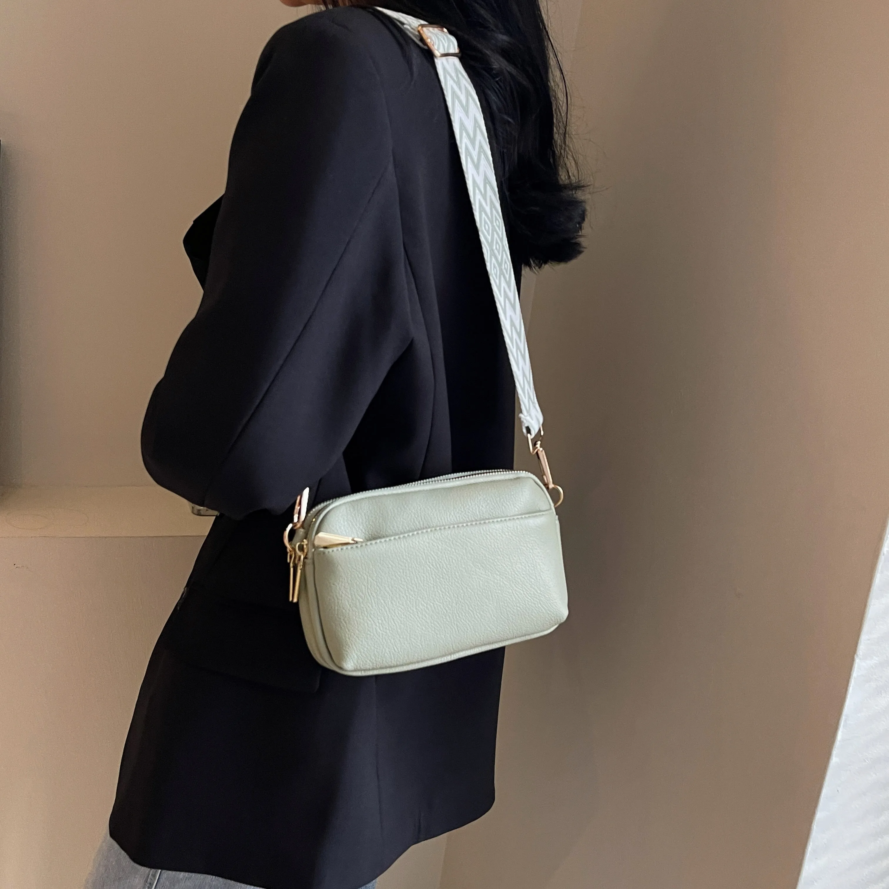 Chic Vegan Crossbody Bag - Minimalist & Fashion-Forward PU Shoulder Bag for Women - Compact, Spacious, Phone-Friendly