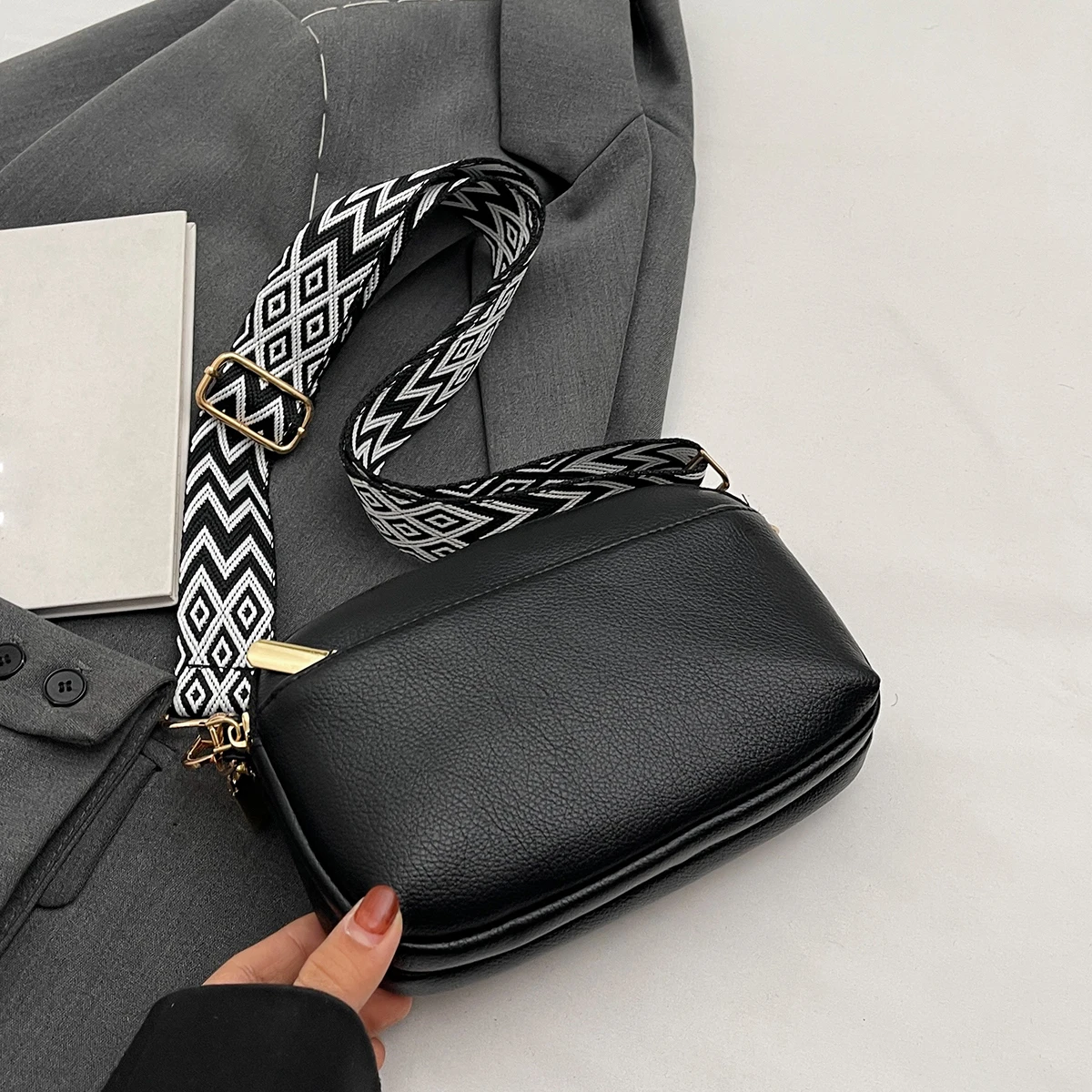 Chic Vegan Crossbody Bag - Minimalist & Fashion-Forward PU Shoulder Bag for Women - Compact, Spacious, Phone-Friendly