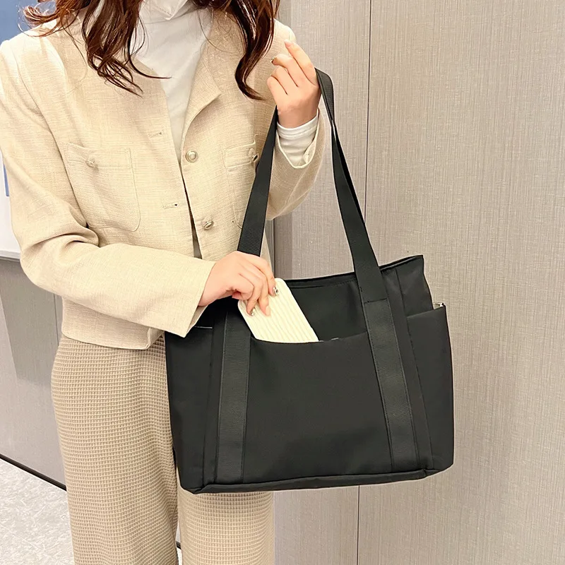 Women's Bag Designer Luxury Bag Nylon Commuting Shoulder Handbag Solid Color Tote Bag Mommy Large Capacity Vacation Handbag 2026