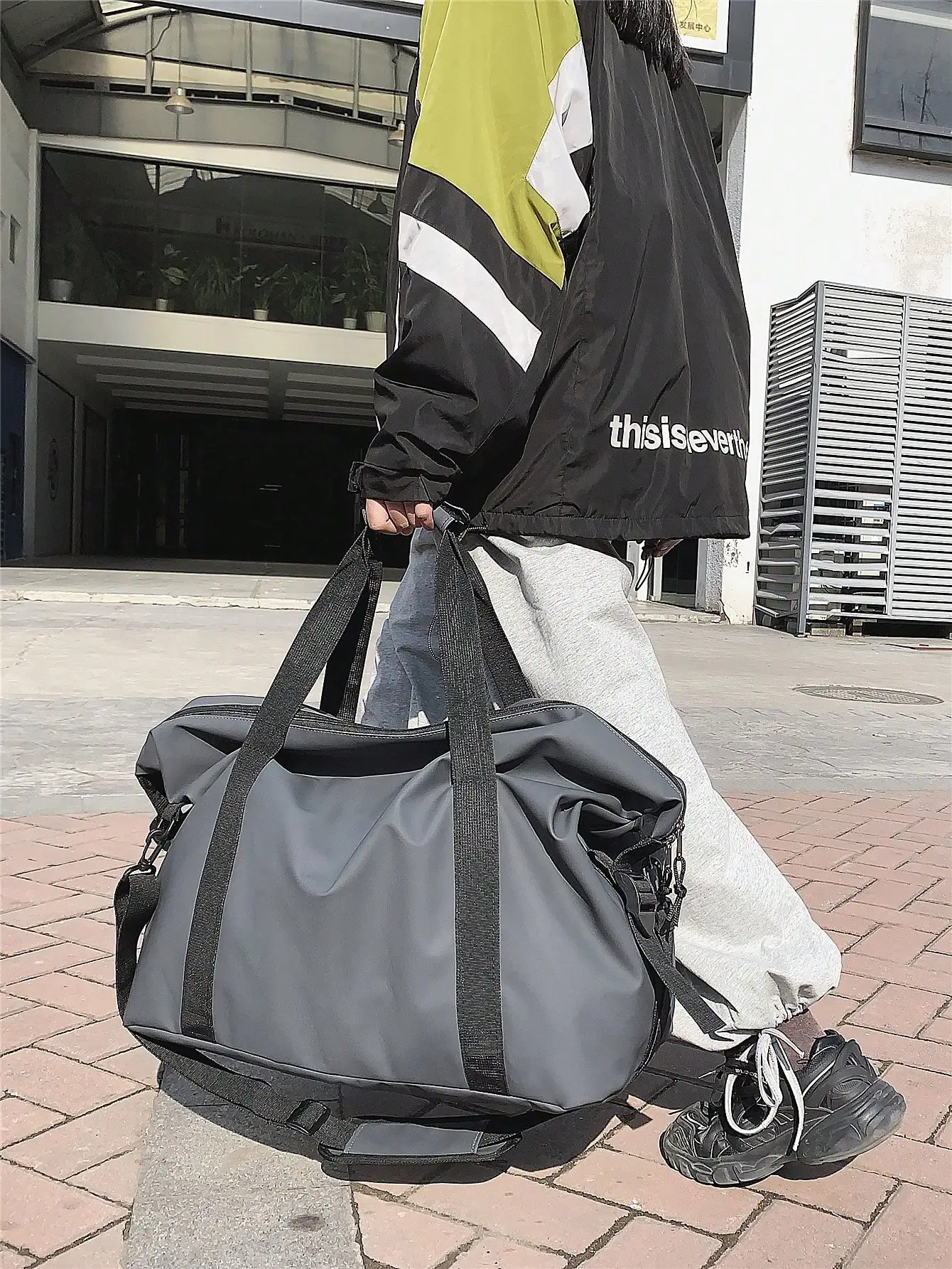 Handheld travel bag, large capacity sports and fitness bag, lightweight storage luggage bag, one shoulder crossbody travel bag