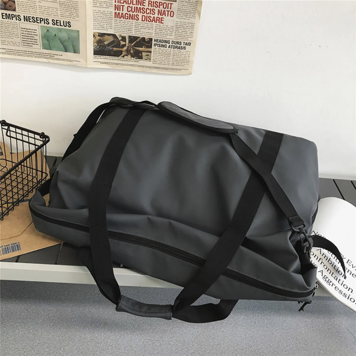 Handheld travel bag, large capacity sports and fitness bag, lightweight storage luggage bag, one shoulder crossbody travel bag