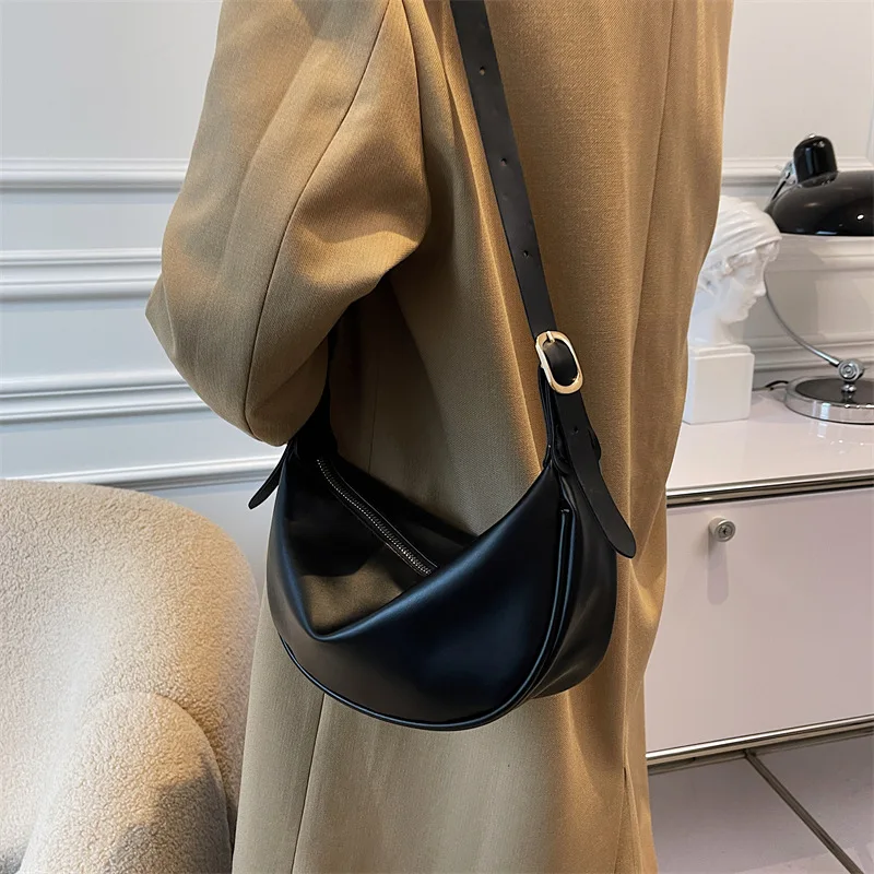 New Women's Black Crossbody Bag Underarm Bag PU Classic Fashion Versatile Solid Color Shoulder Bag Large Capacity Dumpling Bag