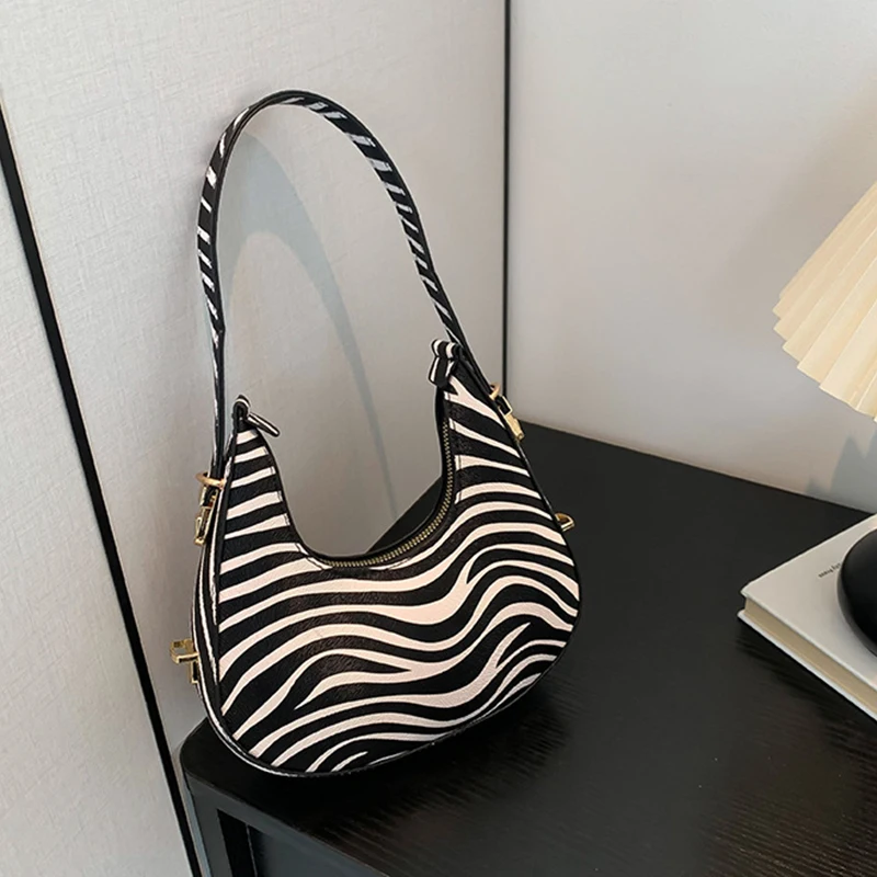 New Cow Pattern Shoulder Bag For Spring/Summer Versatile Women's Bag Personalized Korean Leopard Pattern Underarm Handbag