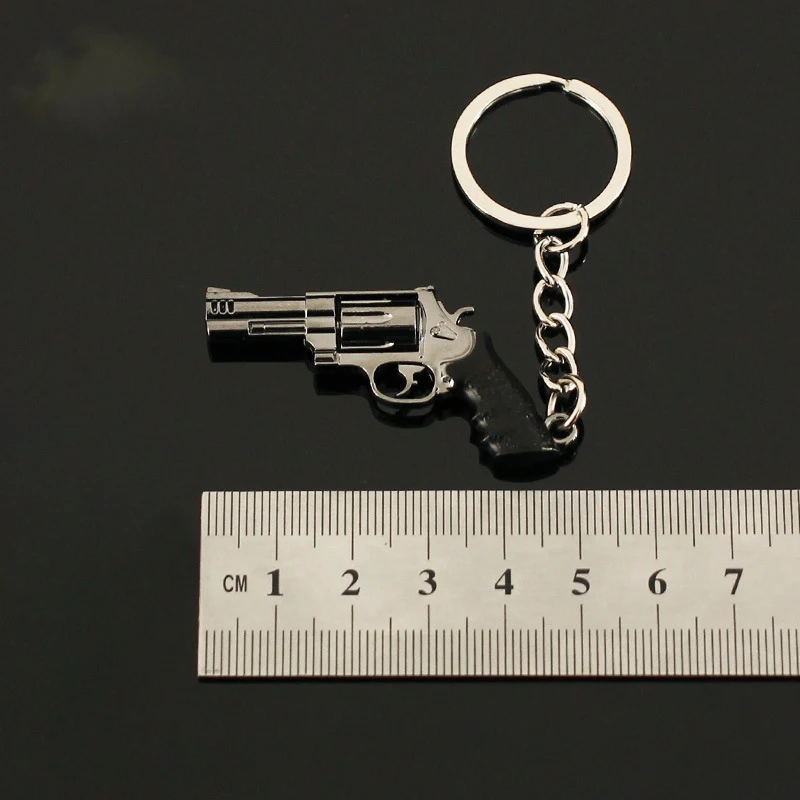Hot Game Mini Gun Model Keychain Cosplay Accessories Ttig34 M1896 M500 Colt357 Mini R45 P08 Halloween Party Decoration Gifts