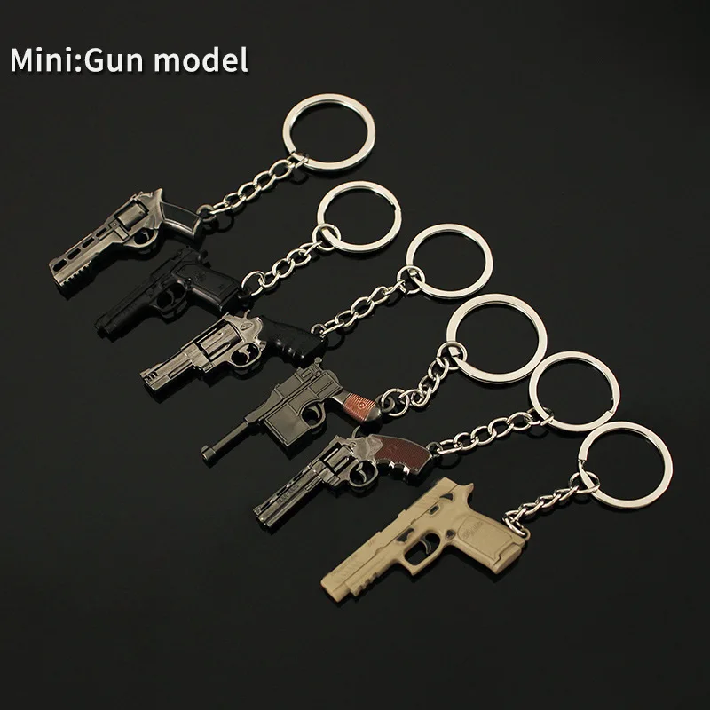 Hot Game Mini Gun Model Keychain Cosplay Weapons Ttig34 M1896 M500 Colt357 Mini R45 P08 Halloween Party Decoration Metal Gifts
