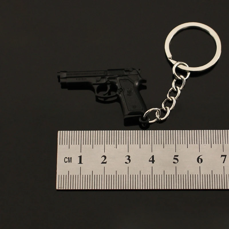 Hot Game Mini Gun Model Keychain Cosplay Accessories Ttig34 M1896 M500 Colt357 Mini R45 P08 Halloween Party Decoration Gifts