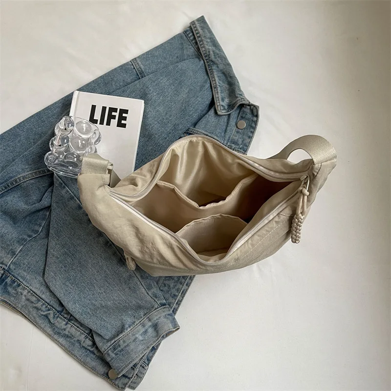 Leisure Crossbody Hobo Bag with Large Capacity Versatile and Niche Design Nylon Shoulder Bag Student Class Mailman Bag