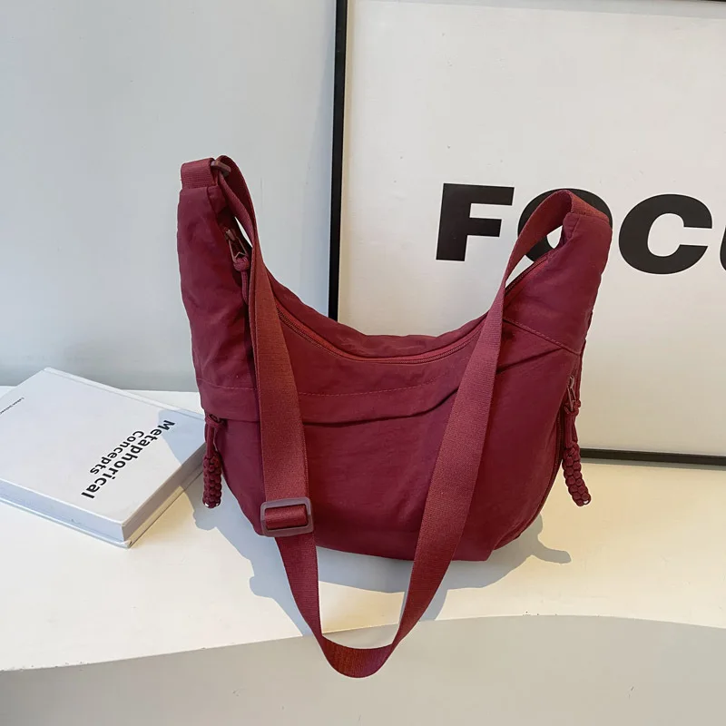 Leisure Crossbody Hobo Bag with Large Capacity Versatile and Niche Design Nylon Shoulder Bag Student Class Mailman Bag