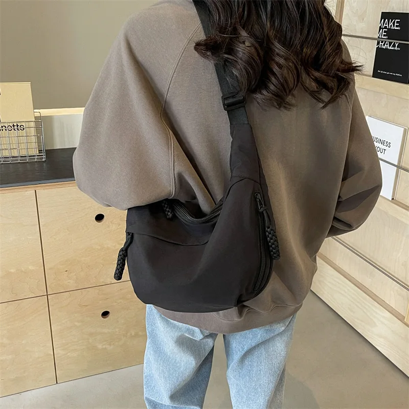 Leisure Crossbody Hobo Bag with Large Capacity Versatile and Niche Design Nylon Shoulder Bag Student Class Mailman Bag