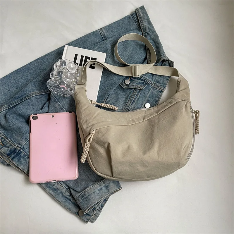 Leisure Crossbody Hobo Bag with Large Capacity Versatile and Niche Design Nylon Shoulder Bag Student Class Mailman Bag