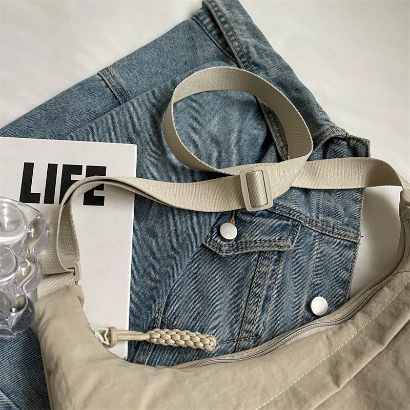 Leisure Crossbody Hobo Bag with Large Capacity Versatile and Niche Design Nylon Shoulder Bag Student Class Mailman Bag