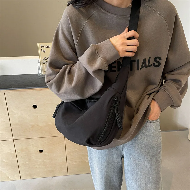 Leisure Crossbody Hobo Bag with Large Capacity Versatile and Niche Design Nylon Shoulder Bag Student Class Mailman Bag