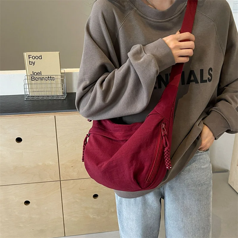 Leisure Crossbody Hobo Bag with Large Capacity Versatile and Niche Design Nylon Shoulder Bag Student Class Mailman Bag