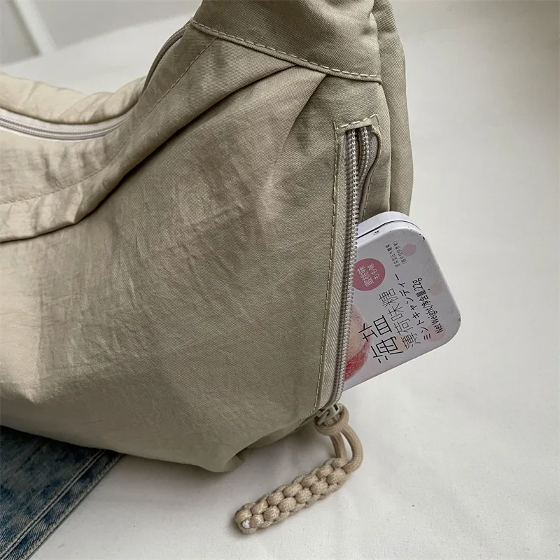 Leisure Crossbody Hobo Bag with Large Capacity Versatile and Niche Design Nylon Shoulder Bag Student Class Mailman Bag
