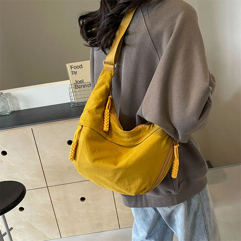 Leisure Crossbody Hobo Bag with Large Capacity Versatile and Niche Design Nylon Shoulder Bag Student Class Mailman Bag