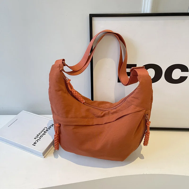 Leisure Crossbody Hobo Bag with Large Capacity Versatile and Niche Design Nylon Shoulder Bag Student Class Mailman Bag