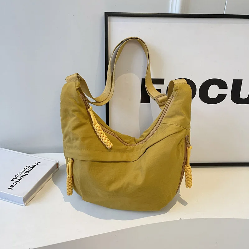 Leisure Crossbody Hobo Bag with Large Capacity Versatile and Niche Design Nylon Shoulder Bag Student Class Mailman Bag