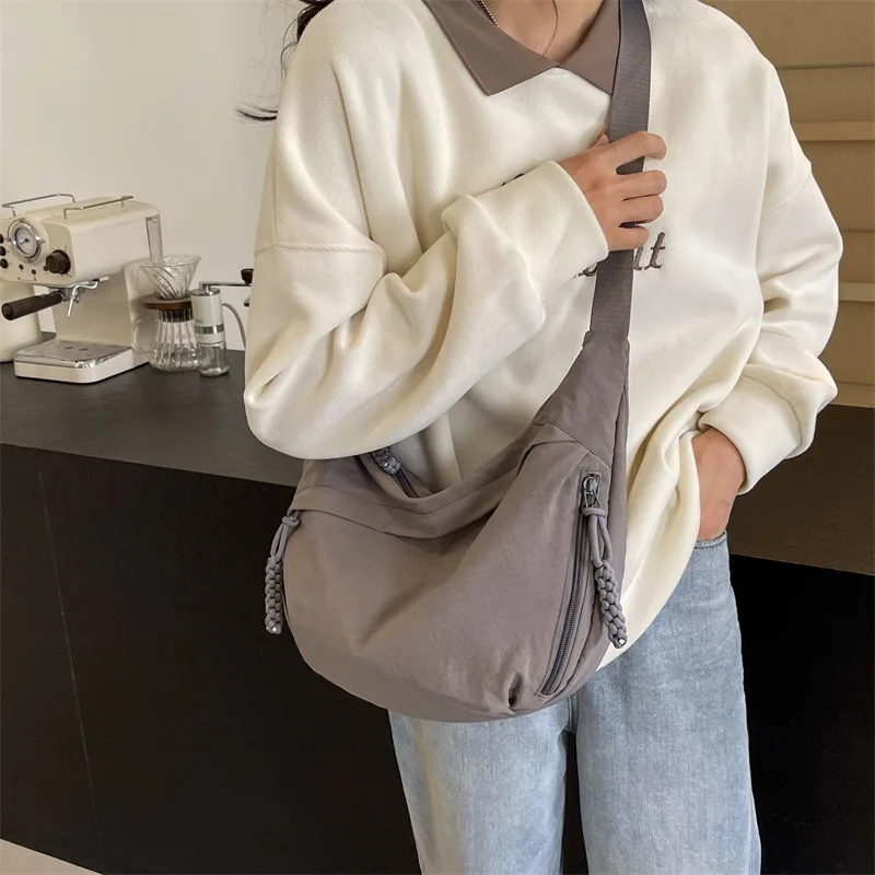 Leisure Crossbody Hobo Bag with Large Capacity Versatile and Niche Design Nylon Shoulder Bag Student Class Mailman Bag