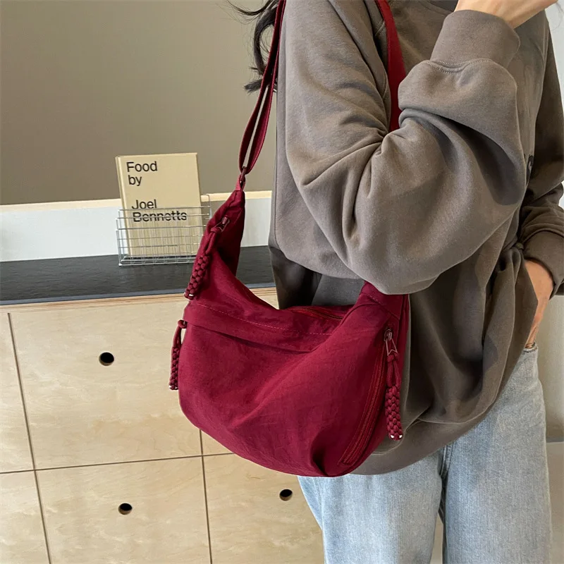 Leisure Crossbody Hobo Bag with Large Capacity Versatile and Niche Design Nylon Shoulder Bag Student Class Mailman Bag