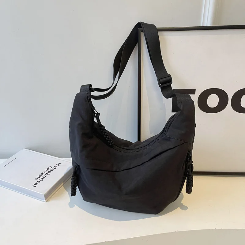 Leisure Crossbody Hobo Bag with Large Capacity Versatile and Niche Design Nylon Shoulder Bag Student Class Mailman Bag