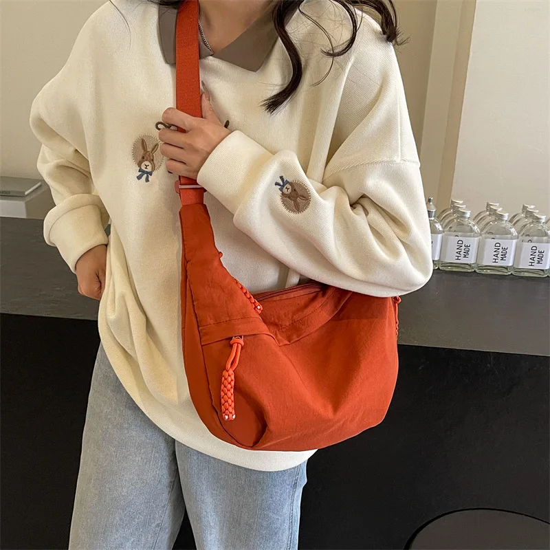 Leisure Crossbody Hobo Bag with Large Capacity Versatile and Niche Design Nylon Shoulder Bag Student Class Mailman Bag