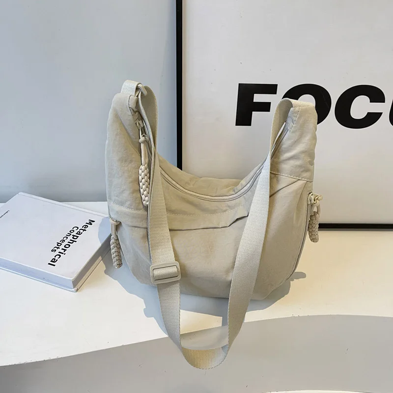 Leisure Crossbody Hobo Bag with Large Capacity Versatile and Niche Design Nylon Shoulder Bag Student Class Mailman Bag