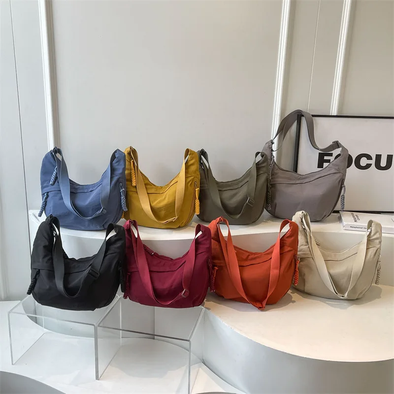 Leisure Crossbody Hobo Bag with Large Capacity Versatile and Niche Design Nylon Shoulder Bag Student Class Mailman Bag
