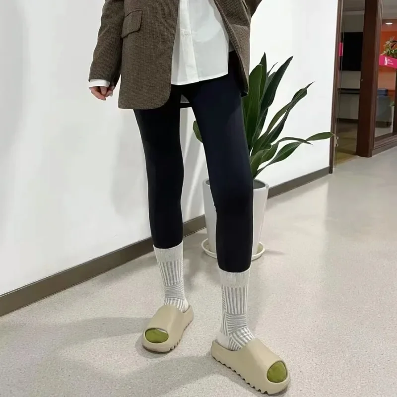 Soft Combed Cotton Women's Two Toe Socks Fashion Retro Striped Color Matching Harajuku Japanese Sandals Tabi Socks Autumn Winter