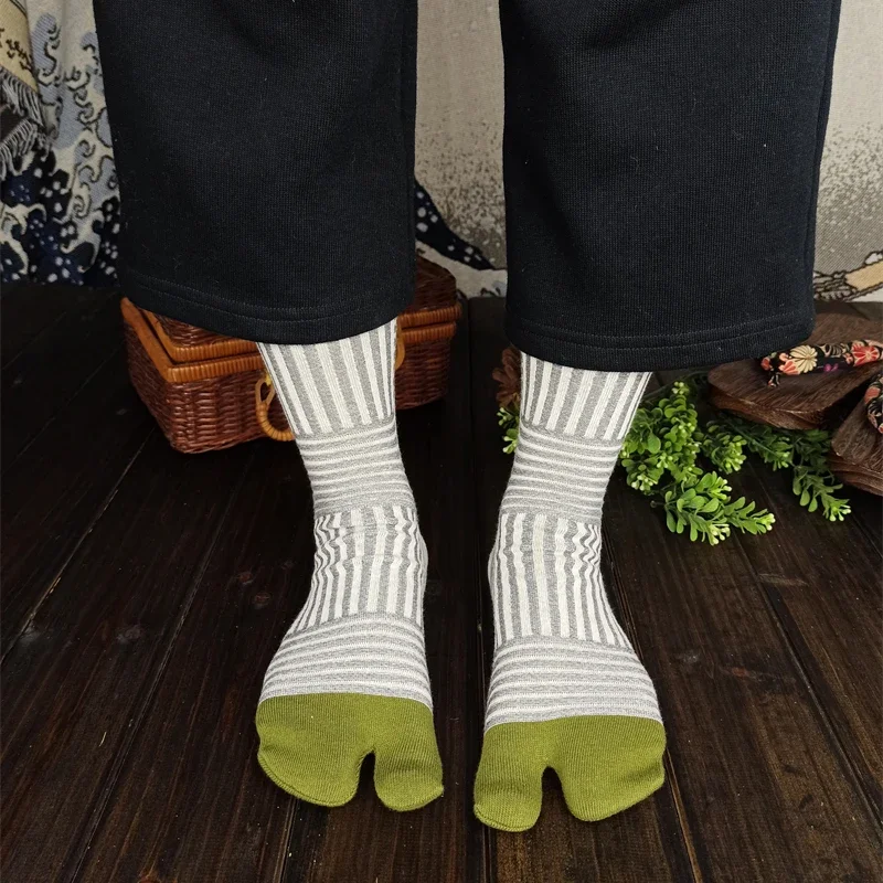 Soft Combed Cotton Women's Two Toe Socks Fashion Retro Striped Color Matching Harajuku Japanese Sandals Tabi Socks Autumn Winter