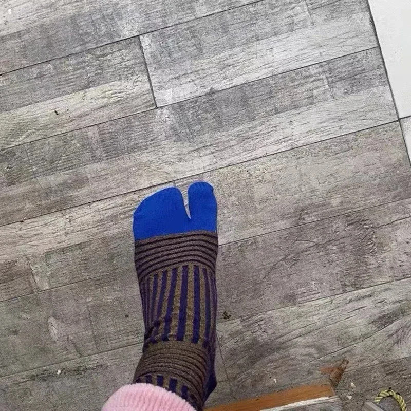 Soft Combed Cotton Women's Two Toe Socks Fashion Retro Striped Color Matching Harajuku Japanese Sandals Tabi Socks Autumn Winter