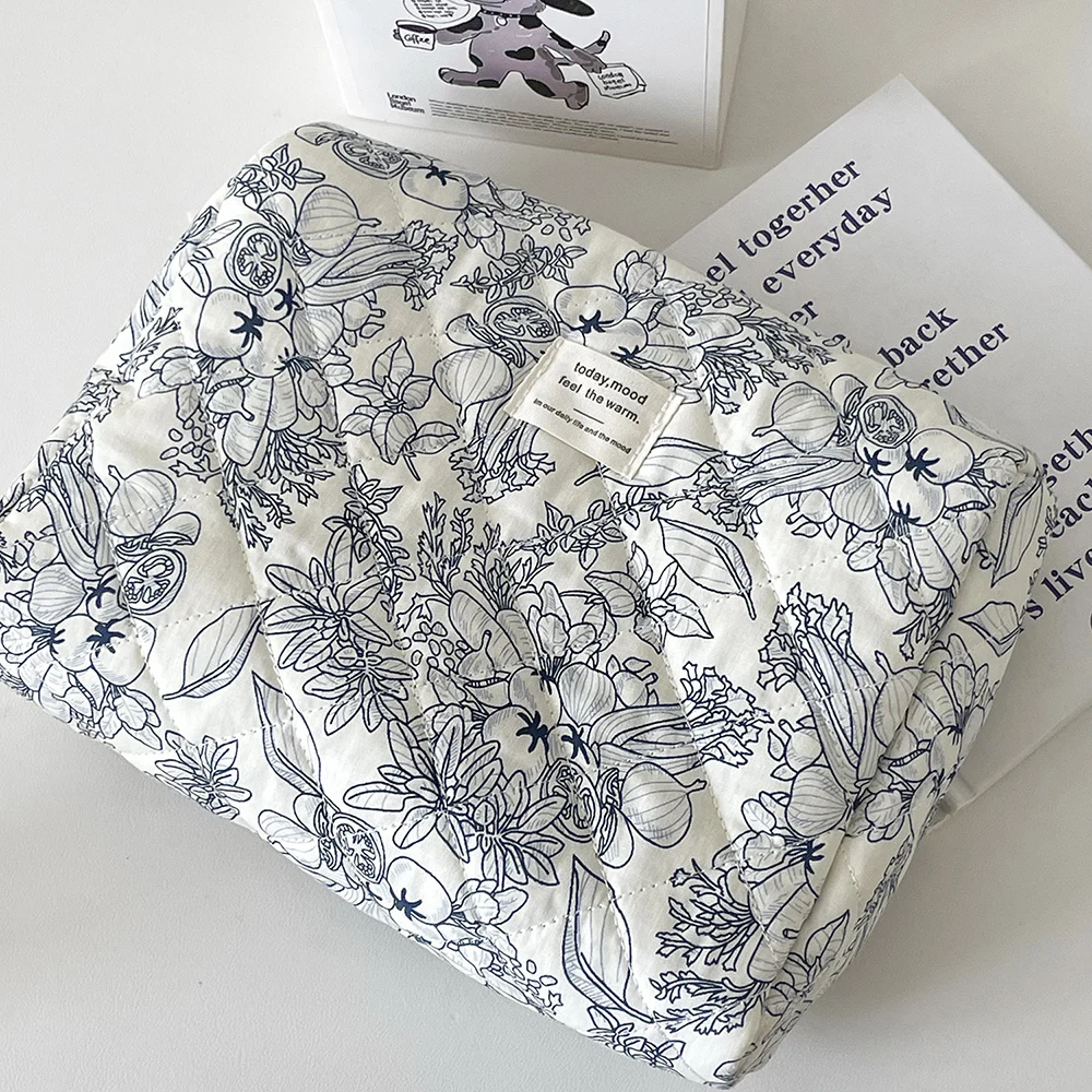 2024 Vintage Flower Quilting Women Makeup Bag Portable Zipper Cosmetic Travel Organizer Female Handbag Toiletry Pouch For Girls
