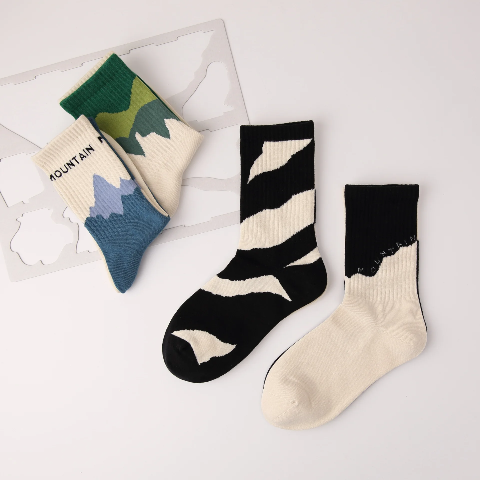 4 Pairs Asymmetric Socks Japanese Style Streetwear AB Socks Women Kids Sports Socks Hip Hop Skateboard Striped Mid Tube Sox