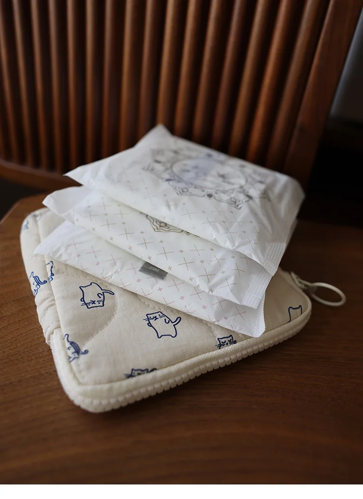 Sanitary Napkin Bag Card Bag Cartoon Hand-Painted Kitten Cute Square Portable Storage Bag Girls Physiological Bag Cosmetic Bag