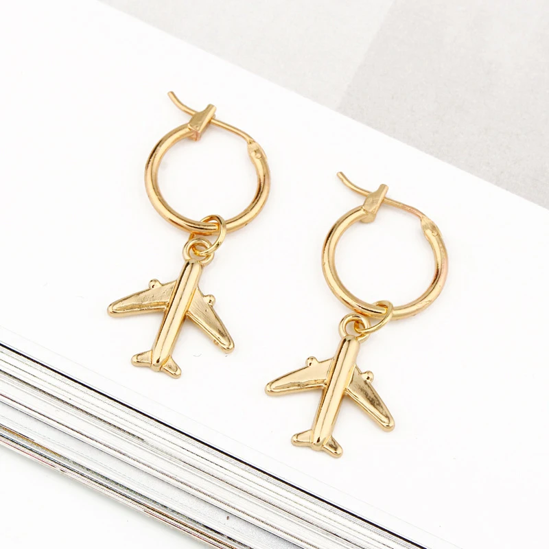 PESENAR Fashionable Gold Small Airplane Pendant Earrings with Simple and Personalized Solid Color Earrings and Ear Buckles
