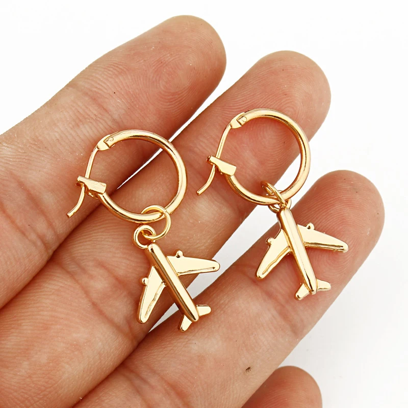 PESENAR Fashionable Gold Small Airplane Pendant Earrings with Simple and Personalized Solid Color Earrings and Ear Buckles