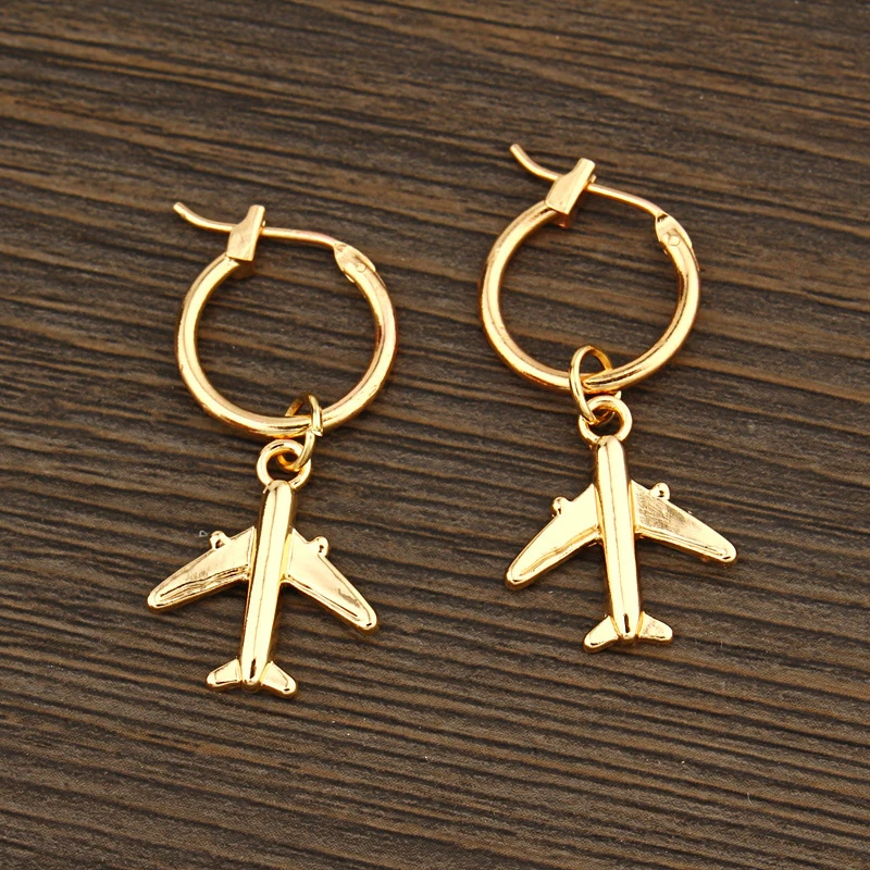 PESENAR Fashionable Gold Small Airplane Pendant Earrings with Simple and Personalized Solid Color Earrings and Ear Buckles